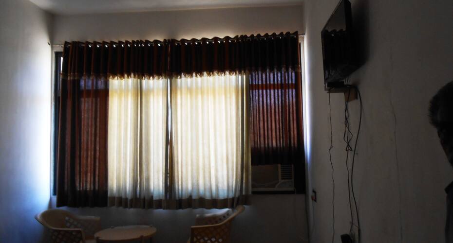 Hotel Signature Bar & Restaurant, Dungarpur 2